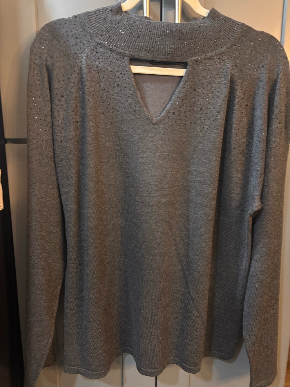 Cable & Gauge Charcoal Gray V-Neck Knit Sweater with Keyhole